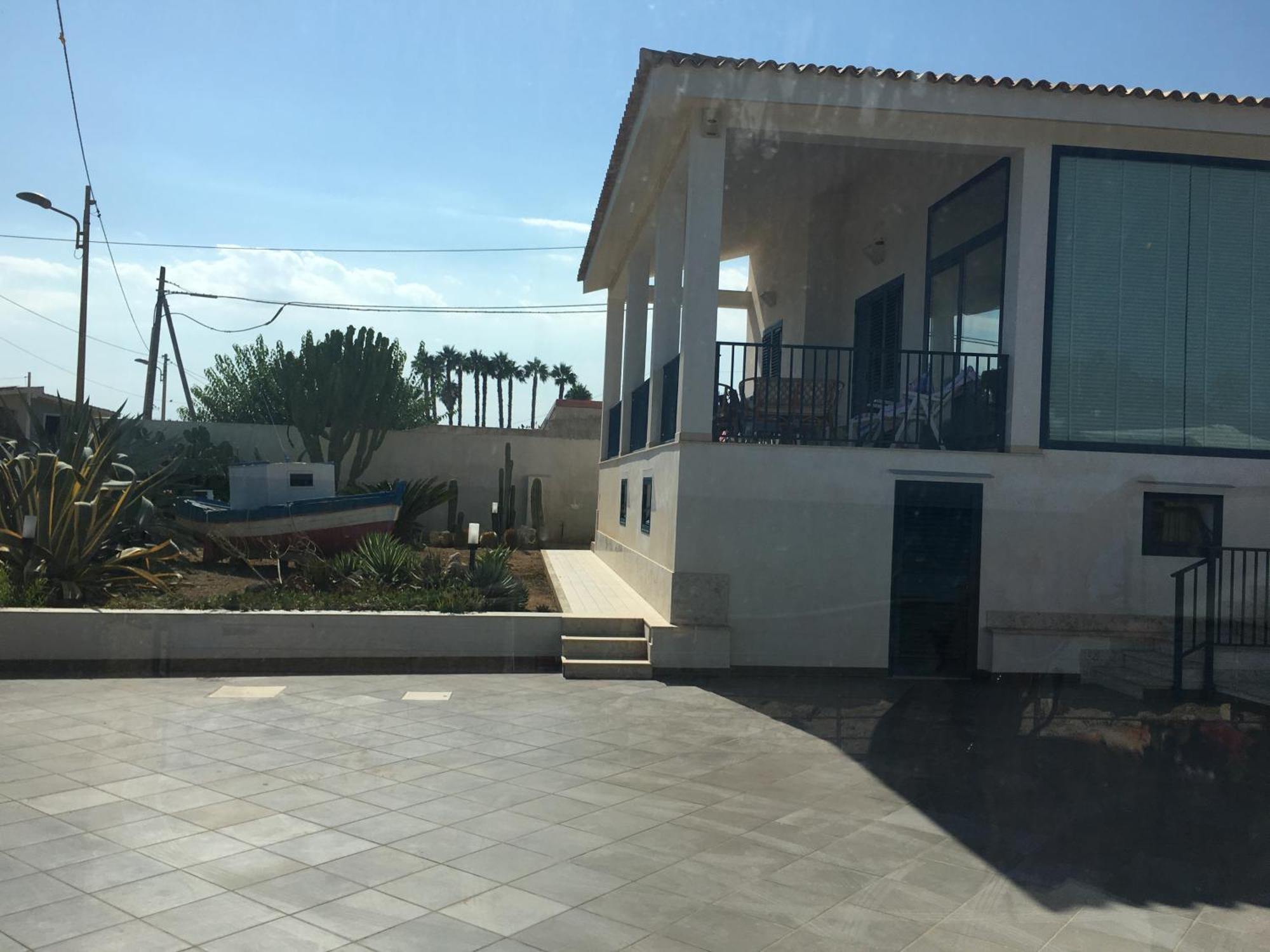 אבולה Villa Fronte Mare מראה חיצוני תמונה